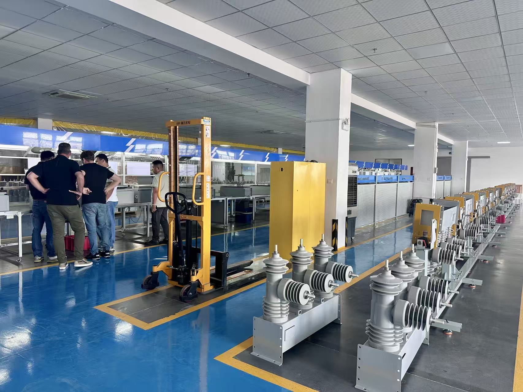 Customers witnessing equipment preparation in the Pomanique production area